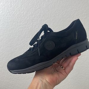 Mephisto Yael in black Velcalf premier Leather suede sneaker Size 8.5